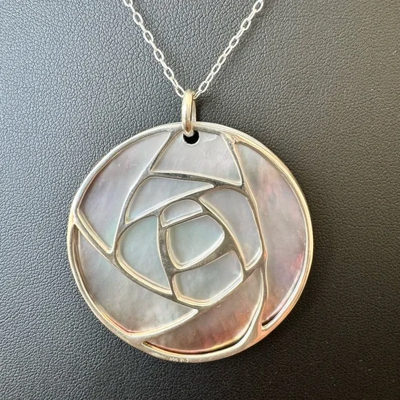 Rose Shell Pendant Necklace - Picture 4 of 7